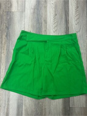 Women's Bright Green Pleated Cargo Shorts